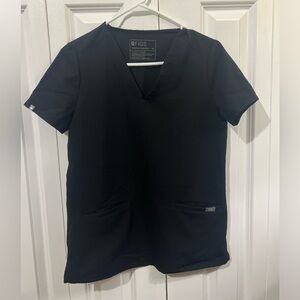 FIGS women’s scrub top with two front pockets